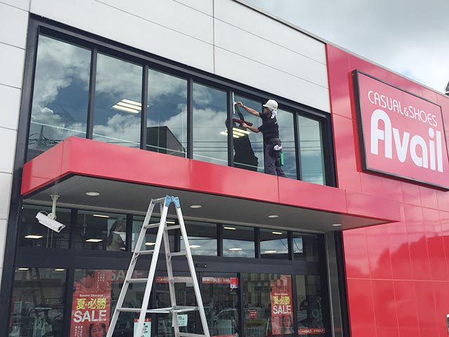 高所ガラス・看板清掃