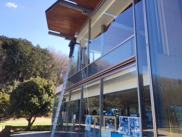 高所ガラス・看板清掃