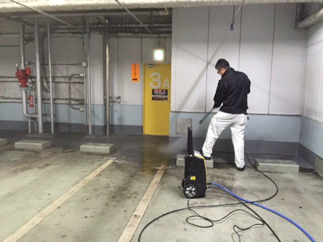 パチンコ店 立体駐車場高圧洗浄