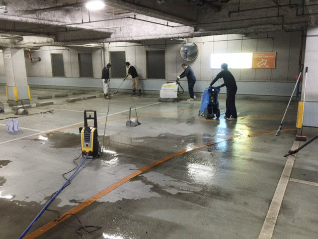 パチンコ店 立体駐車場高圧洗浄