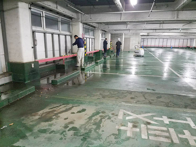 パチンコ店 立体駐車場高圧洗浄