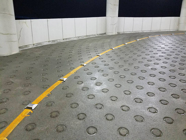 パチンコ店 立体駐車場高圧洗浄