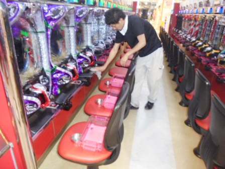 パチンコ店特別清掃