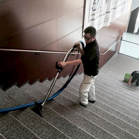 ゴルフ場クラブハウスの清掃